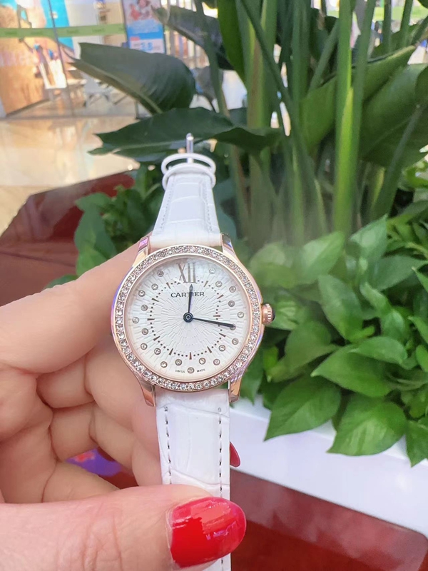 ブランド時計背面デザイン